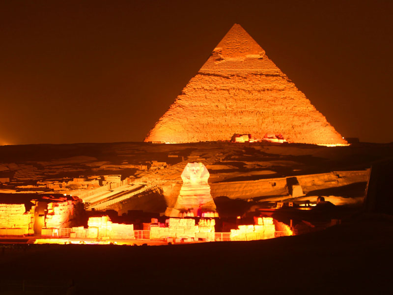 Espectáculo de luz y sonido en las Pirámides y cena